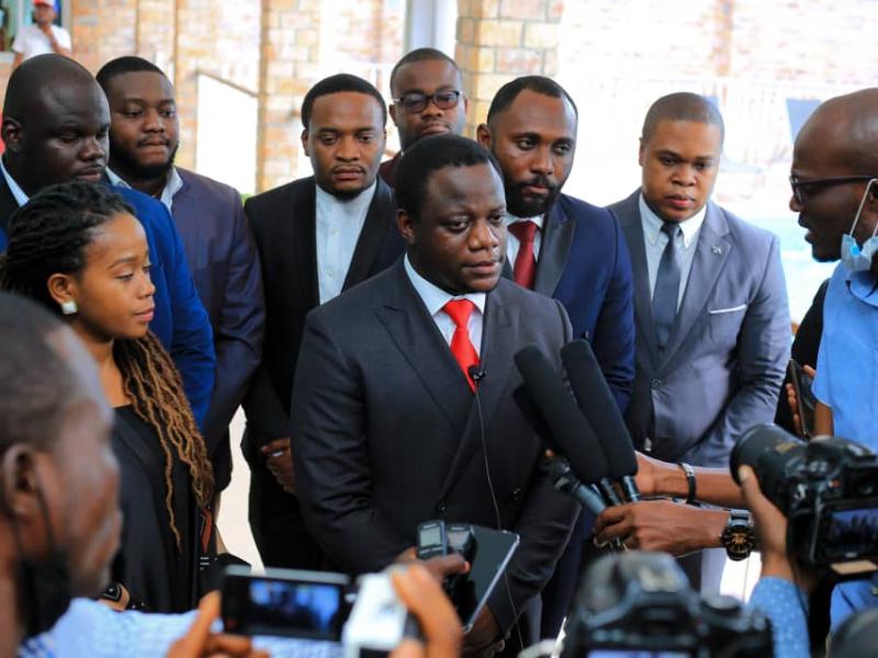 Questure de l’Assemblée nationale : Modeste Bahati cède face aux critiques acerbes et retire la candidature de son fils Serge Bahati 
