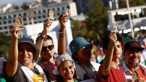 Plutôt que des selfies, le Pape recommande aux jeunes le «voyage intérieur» 