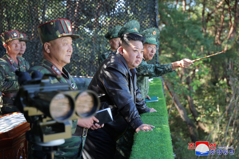 KIM JONG UN: « _Seule la force entre nos mains est l’unique garantie pour maîtriser l’ennemi et nous défendre_ !»