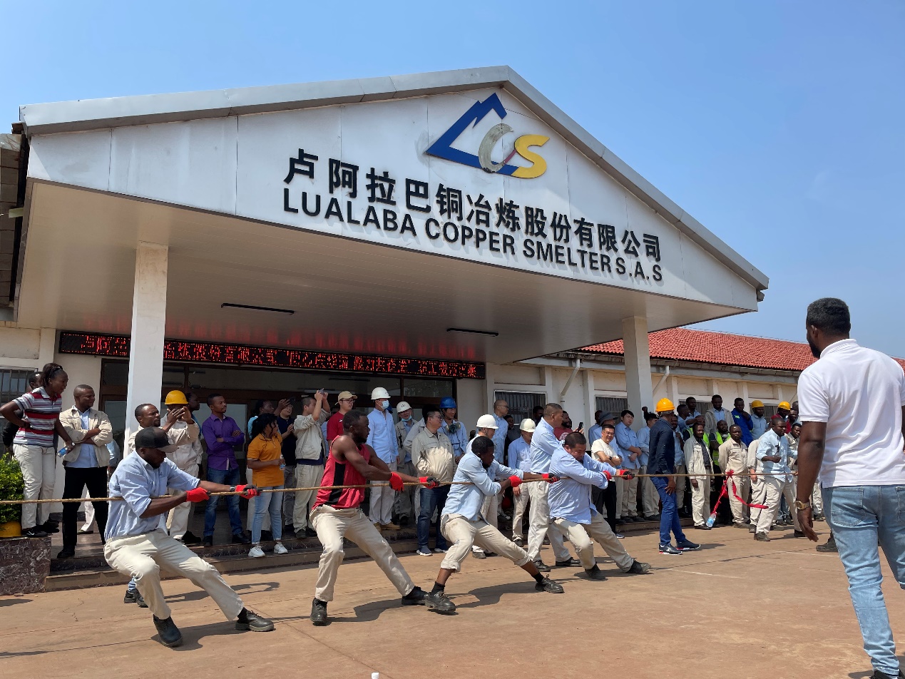 Lualaba Copper Smelter:  Congolais et Chinois se mesurent au jeu de tir à la corde