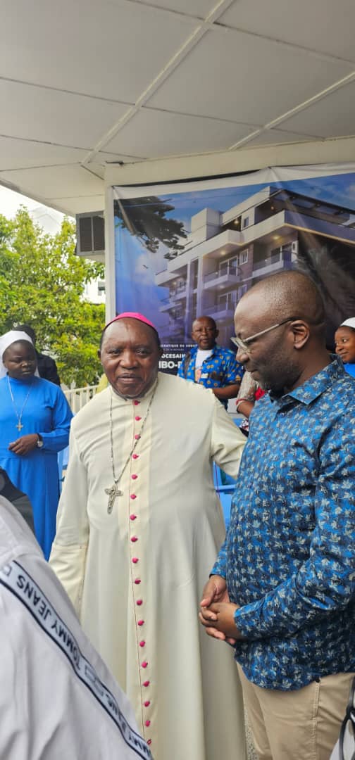 Jonas Kasimba reçoit la bénédiction de Mgr Paluku Sikuli  