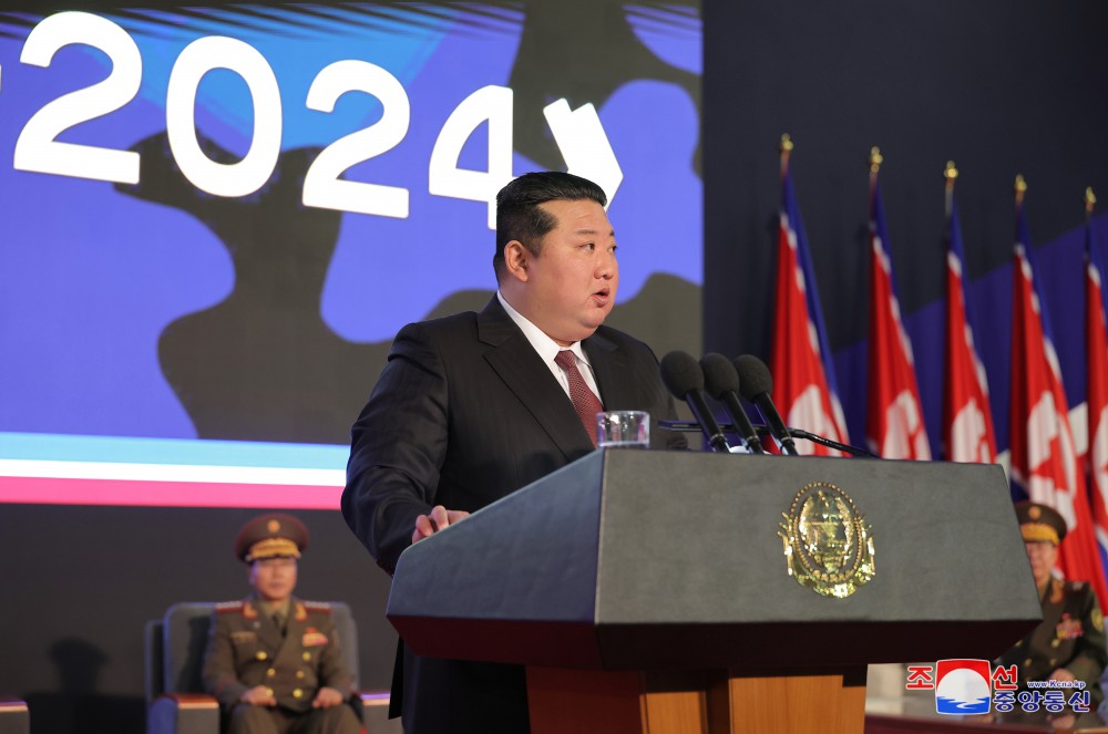 KIM JONG UN: « Nous ne pourrons contenir le conflit militaire et prendre les initiatives stratégiques dans la gestion de la situation politico-militaire qu’en faisant plus de bonds inégalables !»