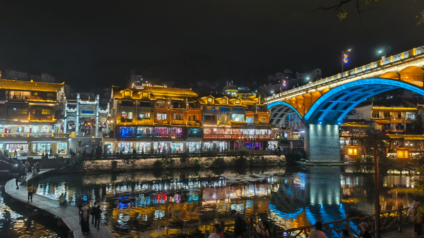 La vieille ville de Fenghuang aussi romantique que magique