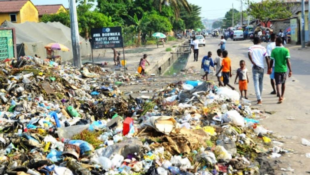 Kinshasa : Les Kinois ne pardonnent pas le gouverneur pour le niveau de l’état actuel de la ville