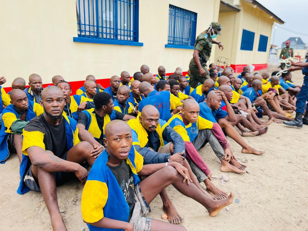 RDC: Cinquante-sept (57) bandits urbains ont été transférés ce samedi à la prison de haute sécurité d’Angenga à l’Equateur