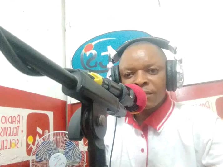 Tshikapa : Le journaliste Félix Ngalamulume de la Radio Soleil arrêté ce samedi par la police 