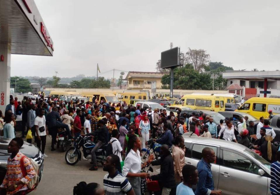 Kinshasa : Le ministre des transports droit dans ses bottes et maintient la nouvelle grille tarifaire malgré la tentative de grève des conducteurs 