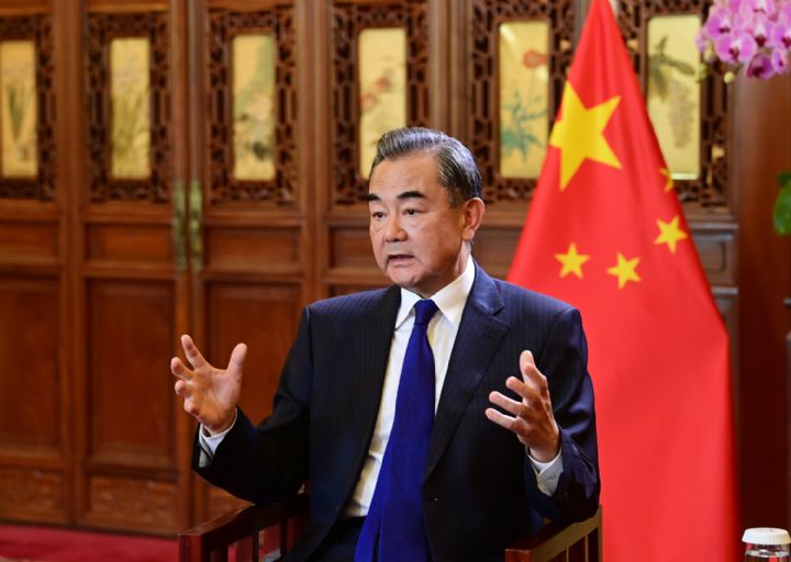 Le ministre chinois des Affaires étrangères entame une visite en Afrique et réaffirme la solidité des liens sino-africains