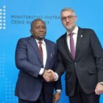 En mission en République Tchèque : Jacquemain Shabani dans la dynamique des réformes structurelles majeures du secteur sécuritaire