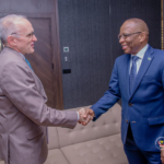 Coopération judiciaire RDC–États-Unis : Guillaume NGEFA échange avec le nouveau Chargé d’Affaires américain