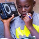 Des zones de guerre à l’espace, la radio reste un lien vital