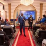 « L’Intemporel » au cœur du lancement de l’École du Parti AREP : Me Guy Loando met en avant la vision de pacification et de reconstruction du Président Félix Tshisekedi