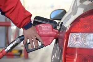 Xung đột tại Trung Đông: Giá dầu vượt ngưỡng 100 USD/thùng lần đầu tiên kể từ năm 2022