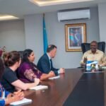 Le VPM Guy Kabombo échange avec une délégation de Human Rights Watch