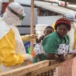 « Une épidémie sérieuse, mais pas désespérée » : l’OMS intensifie la riposte contre Ebola en RDC