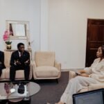 Grace Emie Kutino échange avec plusieurs jeunes porteurs d’initiatives venus présenter leurs projets