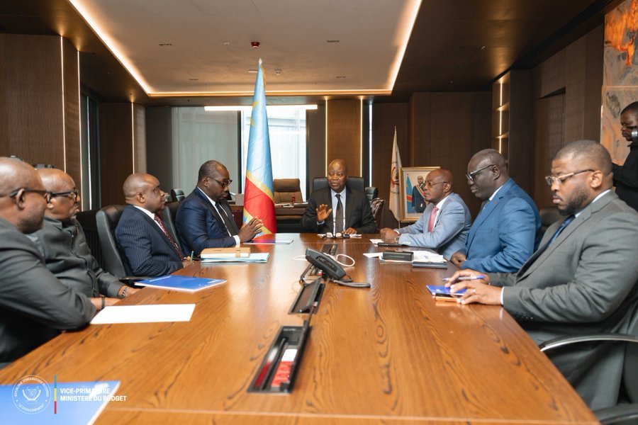Budget 2027 : Adolphe Muzito tient au respect du délai constitutionnel