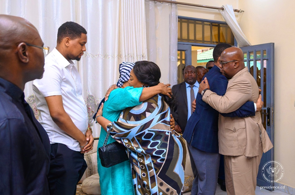 Crash de Kenge : Tshisekedi en visite de réconfort aux familles des deux généraux disparus
